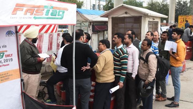 People in the process of purchasing FASTags from the NHAI booth(Vipin Kumar /HT PHOTO) People in the process of purchasing FASTags from the NHAI booth(Vipin Kumar /HT PHOTO)