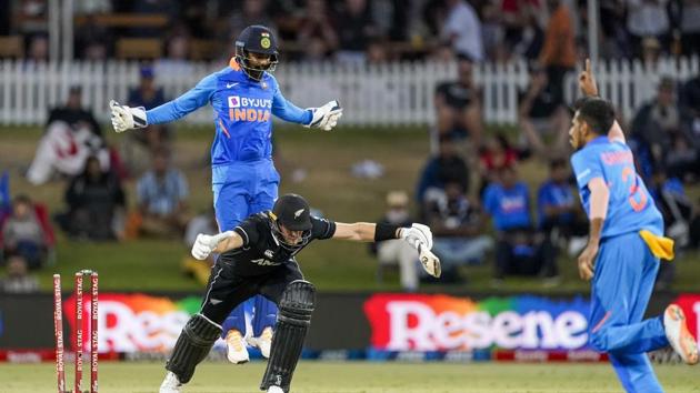 India's Yuzvendra Chahal, right, bowls New Zealand's Martin Guptill, centre, during the One Day cricket international between India and New Zealand at Bay Oval, Tauranga, New Zealand, Tuesday 11 Feb 2020. (John Cowpland/Photosport via AP)(AP)