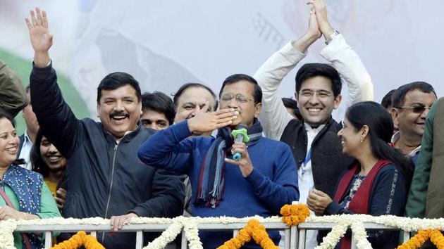 Delhi CM and AAP convenor Arvind Kejriwal (C) gestures during his address to supporters after party's victory in the State Assembly polls, at AAP office in New Delhi, Tuesday, Feb. 11, 2020.(HT photo)