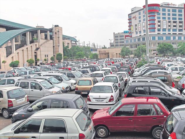 Police found that Chanpreet Harvindarpal Singh used to buy damaged cars from insurance companies and steal cars with the same make from other states, including Delhi, Punjab and Haryana. The parts of the stolen car were replaced by the damaged car parts and sold in various parts of Maharashtra, said police. (FOR REPRESENTATIONAL PURPOSE ONLY) Police found that Chanpreet Harvindarpal Singh used to buy damaged cars from insurance companies and steal cars with the same make from other states, including Delhi, Punjab and Haryana. The parts of the stolen car were replaced by the damaged car parts and sold in various parts of Maharashtra, said police. (FOR REPRESENTATIONAL PURPOSE ONLY)