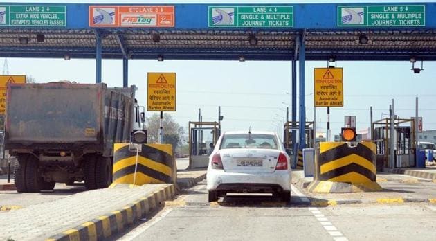 FASTag is a radio frequency identification sticker typically fixed to a vehicle’s windscreen that allows the deduction of toll wirelessly and automatically without requiring a vehicle to stop at plazas.(HT file photo)