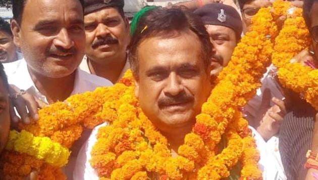 Rashtriya Janata Dal leader Tej Pratap Yadav's father-in-law Chandrika Rai during election campaign, from Saran Lok Sabha constituency in Chapra, Bihar India on Monday April.1,2019.(HT File Photo)