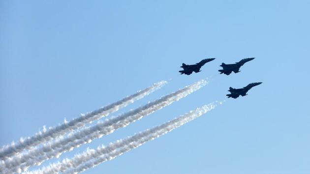 Indian Air Force (IAF) Mirage 2000 fighter jets, developed by Dassault Aviation, perform maneuvers during the DefExpo 20 in Lucknow. Pakistan has expressed concern over the Indo-US IADWS deal. (Bloomberg) Indian Air Force (IAF) Mirage 2000 fighter jets, developed by Dassault Aviation, perform maneuvers during the DefExpo 20 in Lucknow. Pakistan has expressed concern over the Indo-US IADWS deal. (Bloomberg)