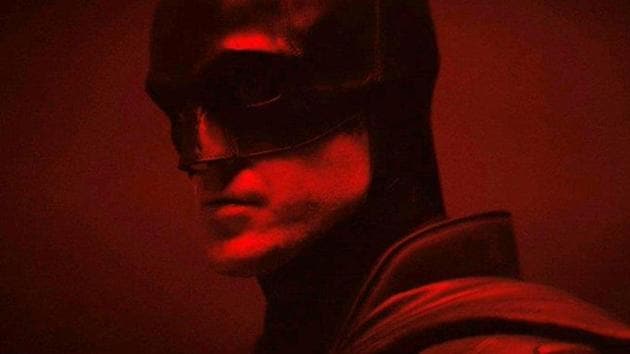 A close up of Robbert Pattinsson’s Batman look.
