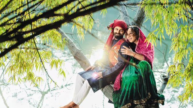 The legendary love story of Heer and Ranjha was written by Waris Shah, in the 18th century. Here, Rudrani plays Heer while her partner Shadab plays Ranjha.(PHOTO: RAAJESSH KASHYAP/HT)