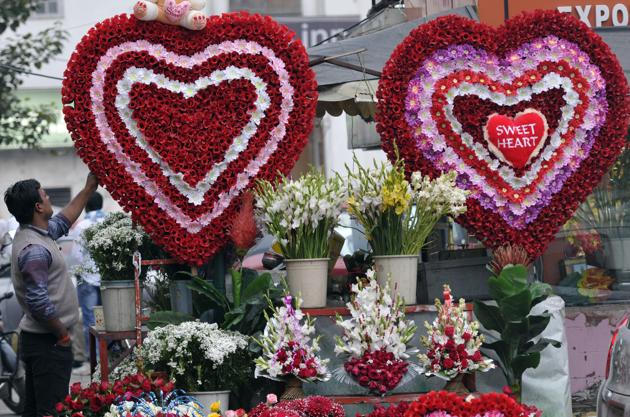 Will fresh flowers be the top priority of those celebrating Valentine’s Day, this year?(Photo:Sonu Mehta/HT)