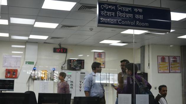 The station control room at Sector V. Goyal said that the first underground station of the Metro corridor—Phoolbagan— would be ready within three to four months and services will be extended by October. “Other Metro railway projects in the city are also getting affected owing to land issues. They need more cooperation of the state government,” PTI quoted Goyal. (Samir Jana / HT Photo)