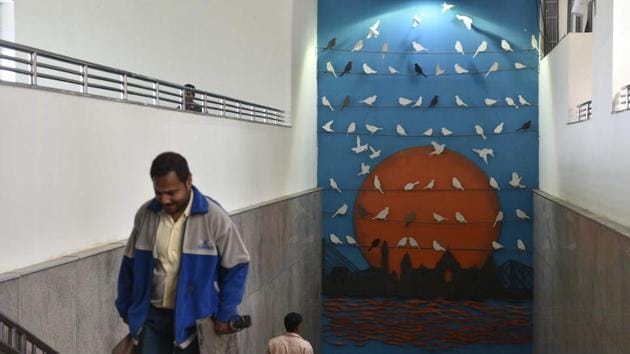 An mural that will greet commuters on their journeys through Sector V station. The New Garia-NSCBI Airport link, slated to be completed by June 2021, has been allotted Rs328 crore, while the Noapara-Barasat line has received a grant of Rs200 crore. (Samir Jana / HT Photo)