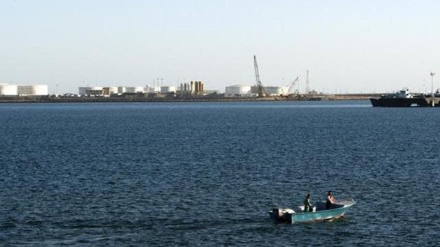 A speed boat passes by oil docks at the port of Kalantari in the city of Chabahar, east of the Strait of Hormuz in this January 17, 2012 file photo.(Reuters File Photo) A speed boat passes by oil docks at the port of Kalantari in the city of Chabahar, east of the Strait of Hormuz in this January 17, 2012 file photo.(Reuters File Photo)