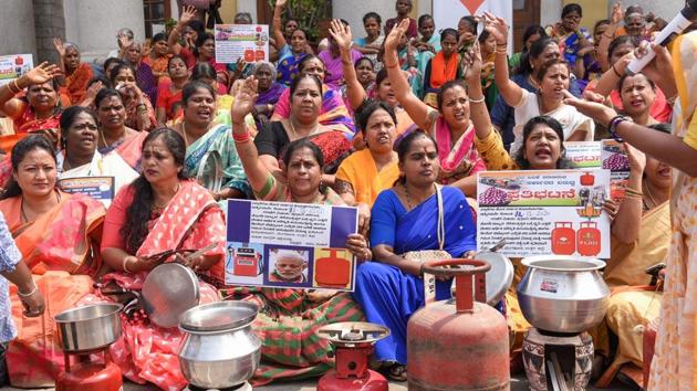 Congress Mahila Morcha members stage protest against the LPG cylinder price hike, in Bengaluru. (Shailendra Bhojak / PTI)