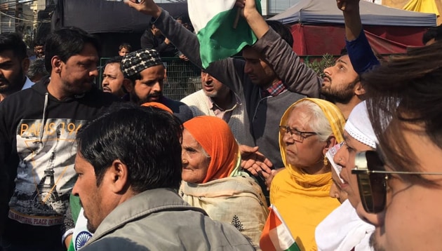 Protesters at Delhi’s Shaheen Bagh are awaiting police permission to march to Union home minister Amit Shah’s residence, Feb 16, 2020.(HT Photo)