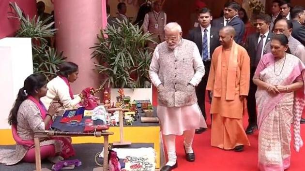 rime Minister took keen interest in the products displayed at the event (Twitter: @ BJP4India) rime Minister took keen interest in the products displayed at the event (Twitter: @ BJP4India)