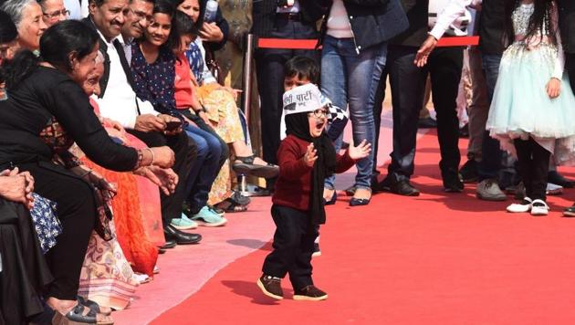 AAP’s Twitter handle had shared the image of the little boy dressed up as Delhi CM Kejriwal on counting day, with an Aam Aadmi Party cap bearing the party’s symbol, a v-neck maroon sweater and a muffler wrapped around his head. (VIPIN KUMAR/HT PHOTO.) AAP’s Twitter handle had shared the image of the little boy dressed up as Delhi CM Kejriwal on counting day, with an Aam Aadmi Party cap bearing the party’s symbol, a v-neck maroon sweater and a muffler wrapped around his head. (VIPIN KUMAR/HT PHOTO.)