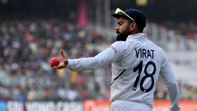 Indian captain Virat Kohli with the pink ball at Eden Garden in Kolkata.(Samir Jana/Hindustan Times)