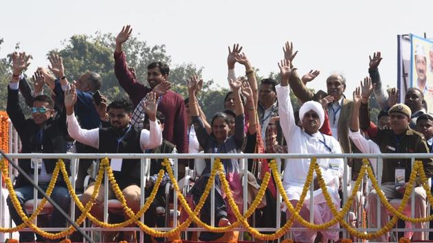 A group of 50 commoners shared the stage with him under the banner of “Dilli ke Nirmata” or the architects of Delhi. The invitees included doctors, teachers, sanitation workers, bus conductors, bus drivers, marshals deployed for women security, auto-rickshaw drivers, farmers, anganwadi workers, athletes, IIT and medical students enrolled under scholarships, PWD engineers, mobile ambulance operator, among others. (Vipin Kumar / HT Photo) 