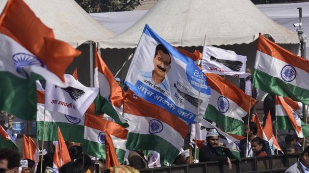 More than 150,000 people were expected to turn up and as many as 3000 AAP volunteers were reportedly helping in crowd management and more than 5000 security personnel, including personnel of Delhi Police and paramilitary forces, had been deployed for the ceremony. (Vipin Kumar / HT Photo) 