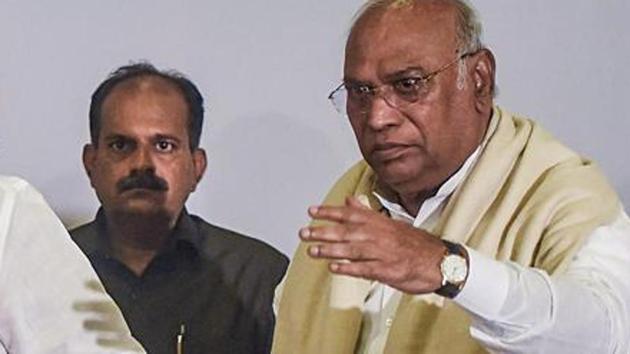 Mallikarjun Kharge on Saturday expressed dissatisfaction over chief minister and state coalition partner Uddhav Thackeray’s decision to hand over the Elgar Parishad case to the National Investigation Agency (NIA).(PTI File Photo)