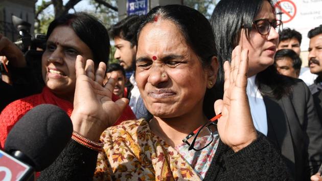 Asha Devi, mother of 2012 Delhi gang-rape victim speaks to media after a case hearing outside Patiala House Court, in New Delhi. Asha Devi has appealed to the Supreme Court to issue death warrant for the four convicts in the case. (Arvind Yadav / HT Photo)