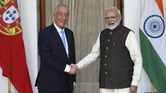 Prime Minister Narendra Modi (R) shakes hands with Portugal's President Marcelo Rebelo de Sousa before a meeting at Hyderabad House, in New Delhi, on Friday.(Burhaan Kinu/HT PHOTO) Prime Minister Narendra Modi (R) shakes hands with Portugal's President Marcelo Rebelo de Sousa before a meeting at Hyderabad House, in New Delhi, on Friday.(Burhaan Kinu/HT PHOTO)