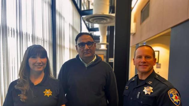 Raj Singh with officials from the Roseville City’s police department. He was alert and helped a nonagenarian woman from being duped by a scamming agency in California.(@RosevilleCaliforniaPolice/Facebook)