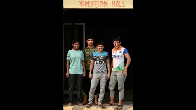 At the senior intra-state championship in Hisar this year, the district finished second. One of the reasons why coaches here think concentrating on girls pays more is because they are more focused than boys. “Girls are more sincere and they single-mindedly work towards their goals. They do not have distractions and in five years (of training) they are ready for senior international meets,” said Sunita. (Biplov Bhuyan / HT Photo)