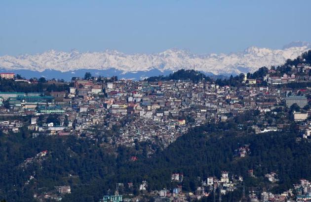 A sunny day in Shimla, which recorded a low of 6.2 degrees Celsius, on Monday. The state capital is among eight districts in the state where thunderstorm and lightning have been forecast.(Deepak Sansta/HT file)