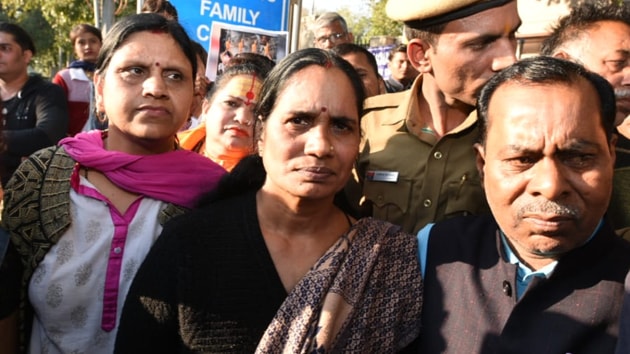 The parents of the December 2012 Delhi gang rape case victim outside a court, Feb 17, 2020.(Arvind Yadav / HT Photo)