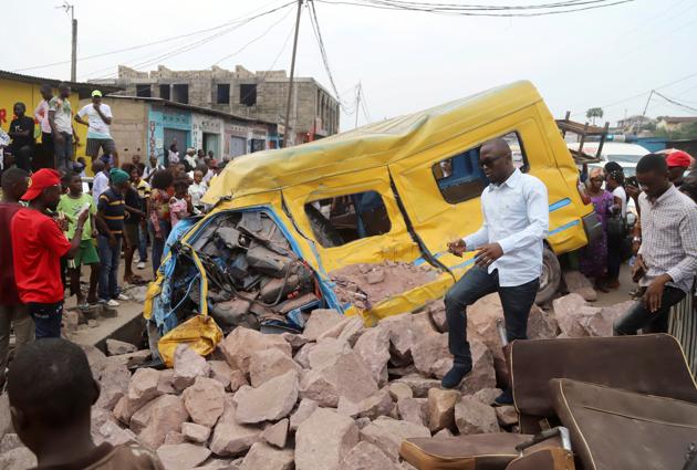 Civilians look at the wreckage of a public transport van following an accident in Mont-Ngafula district of Kinshasa, Democratic Republic of Congo on Sunday.(Reuters Photo) Civilians look at the wreckage of a public transport van following an accident in Mont-Ngafula district of Kinshasa, Democratic Republic of Congo on Sunday.(Reuters Photo)
