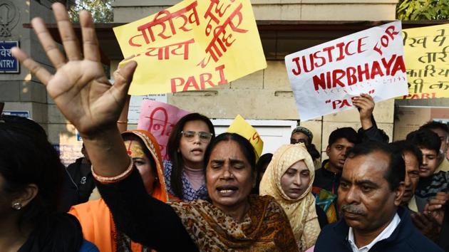 The parents on 2012 Delhi gangrape vixtim outside Delhi’s Patiala House court on February 13.(Vipin Kumar/HT Photo) The parents on 2012 Delhi gangrape vixtim outside Delhi’s Patiala House court on February 13.(Vipin Kumar/HT Photo)