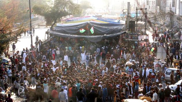 Demonstrators block the road at Shaheen Bagh where protest has been going on against CAA.(ANI Photo) Demonstrators block the road at Shaheen Bagh where protest has been going on against CAA.(ANI Photo)