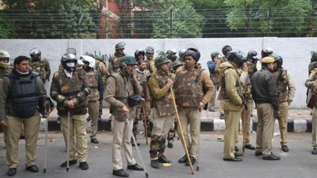 Over 100 people were injured in the violence in Jamia. Despite the university having filed a complaint against Delhi Police, no First Information Report has been registered (Amal KS / Hindustan Times) Over 100 people were injured in the violence in Jamia. Despite the university having filed a complaint against Delhi Police, no First Information Report has been registered (Amal KS / Hindustan Times)