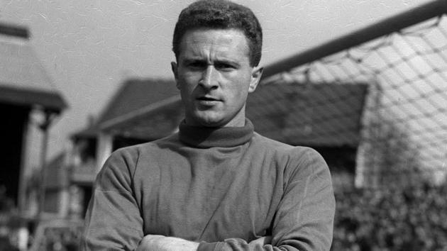 A file photo shows Manchester United and Ireland goalkeeper Harry Gregg.(AP)