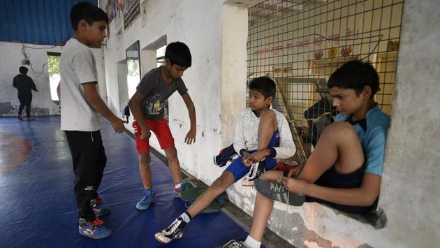 Not far off in Rathdhana village, the Devi Singh Yudhvir Rana wrestling centre is packed with girls in the evening inside a spacious indoor hall. This is one of the best equipped schools in the region, with two wrestling mats, residential facilities, a well-appointed gym, volleyball and basketball courts, and a traditional earthen akhada. (Biplov Bhuyan / HT Photo)