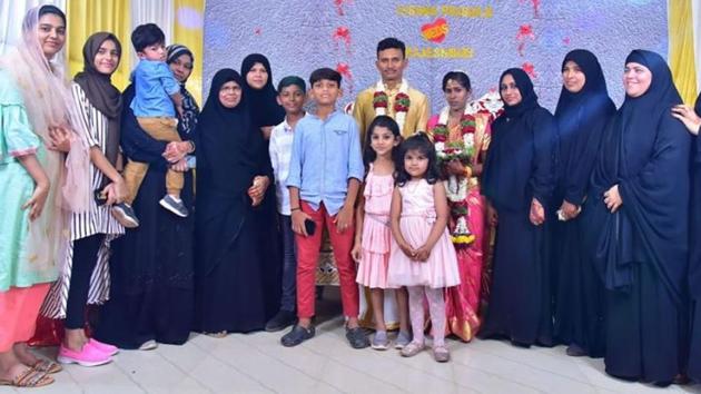 Rajeswari and Visnuprasad pose for a wedding photo after the ceremony with family members.(HT Photo) Rajeswari and Visnuprasad pose for a wedding photo after the ceremony with family members.(HT Photo)