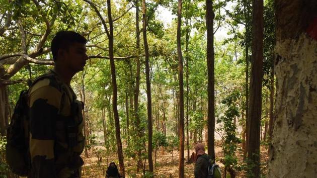 Security personnel keeping a vigil in Phulbani area of Odisha. A Maoist was gunned down on Monday in encounter with security forces in Maharashtra’s Gadchiroli. (Arabinda Mahapatra/HT File Photo) Security personnel keeping a vigil in Phulbani area of Odisha. A Maoist was gunned down on Monday in encounter with security forces in Maharashtra’s Gadchiroli. (Arabinda Mahapatra/HT File Photo)