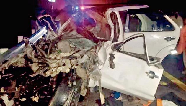 Wreckage of the SUV after it collided with a bus on Agra-Lucknow Expressway near Kanpur on Tuesday.(ANI Photo)