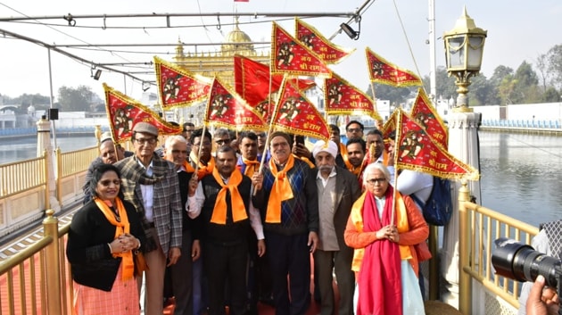 The pilgrims at Amritsar ahead of crossing the border to Pakistan. (Sameer Sehgal/HT Photo) The pilgrims at Amritsar ahead of crossing the border to Pakistan. (Sameer Sehgal/HT Photo)