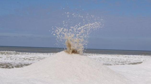 The image shows an ‘ice volcano’ erupting. (Twitter/@NWSGrandRapids) The image shows an ‘ice volcano’ erupting. (Twitter/@NWSGrandRapids)