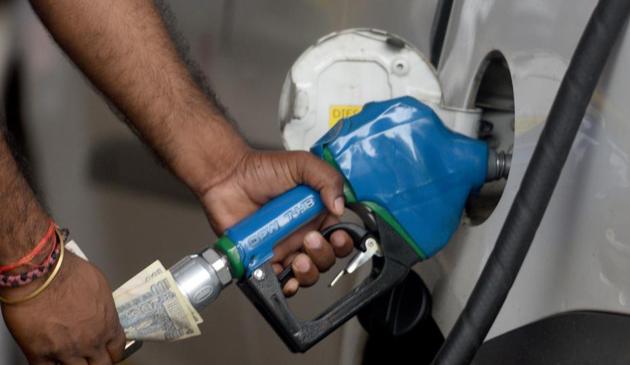 India will switch to the world’s cleanest petrol and diesel from April 1(Satyabrata Tripathy/HT Photo)