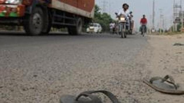 Onlookers in Odisha’s Bhadrak district kept taking selfies and making videos instead of taking the injured to the hospital. (HT Photo/File/Representative) Onlookers in Odisha’s Bhadrak district kept taking selfies and making videos instead of taking the injured to the hospital. (HT Photo/File/Representative)