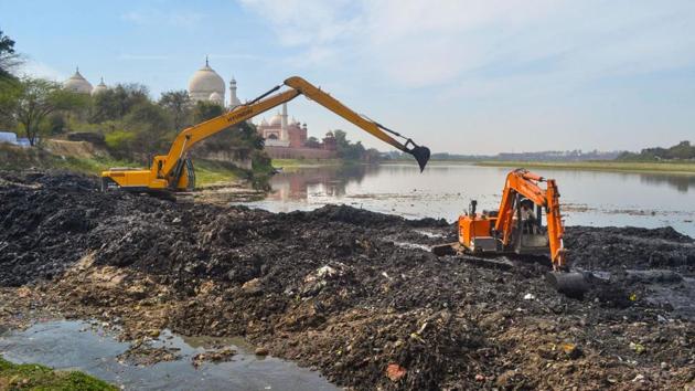 Earthmovers remove debris from the Yamuna river bed near Taj Mahal, ahead of US President Trump’s visit, in Agra. The Uttar Pradesh Irrigation Department has released 500 cusecs of water into the Yamuna from the Ganganahar in Bulandshahr to improve the river’s “environmental condition” in Agra, ahead of US President Donald Trump’s visit, officials said on Tuesday. (PTI)