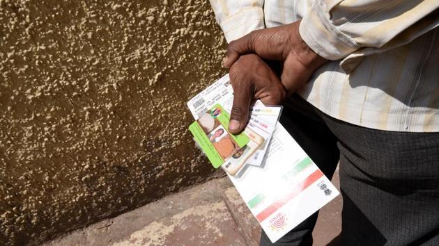 More than a 100 people in a Hyderabad neighbourhood have been asked by the Unique Identification Authority of India (UIDAI) to verify their Aadhaar enrolment documents(Arun Sharma/HT PHOTO) More than a 100 people in a Hyderabad neighbourhood have been asked by the Unique Identification Authority of India (UIDAI) to verify their Aadhaar enrolment documents(Arun Sharma/HT PHOTO)