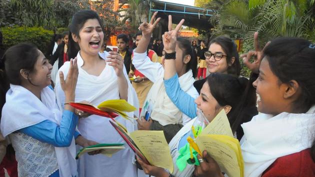 Board examinees (PTI) Board examinees (PTI)