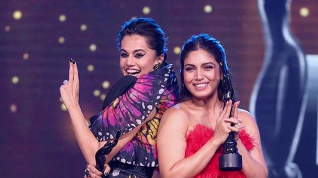 Bhumi Pednekar and Taapsee Pannu after winning the Critics’ Award For Best Actor (Female) at the 65th Filmfare Awards 2020.(PTI)