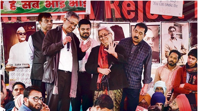 Interlocutors Sanjay Hegde (L) and Sadhana Ramchandran (C) interact with protesters at Shaheen Bagh on Wednesday. (PTI) Interlocutors Sanjay Hegde (L) and Sadhana Ramchandran (C) interact with protesters at Shaheen Bagh on Wednesday. (PTI)