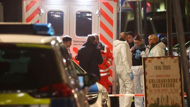 Forensic experts are seen outside a shisha bar after a shooting in Hanau near Frankfurt, Germany.(REUTERS) Forensic experts are seen outside a shisha bar after a shooting in Hanau near Frankfurt, Germany.(REUTERS)