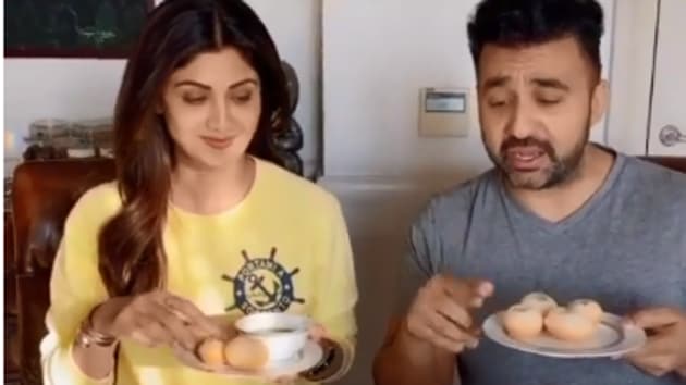 Shilpa Shetty and Raj Kundra taking part in TikTok’s panipuri challenge.(TikTok/Shilpa Shetty)