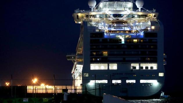 Some of the passengers with no infection began leaving the ship on Wednesday (Feb 19th) after the end of a two-week quarantine period that failed to stop the spread of the virus among passengers and crew.(REUTERS)