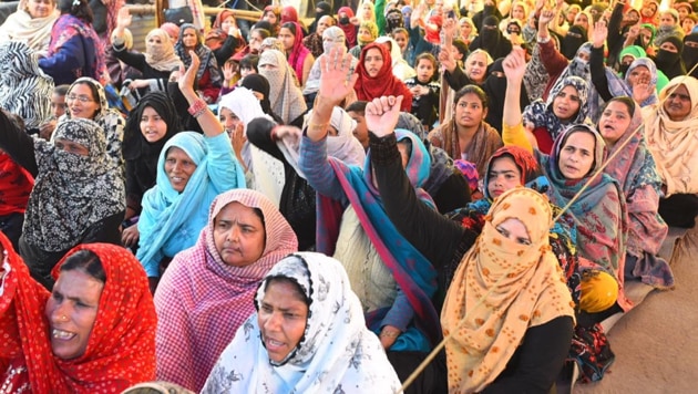 Women protesting against the Citizenship Amendment Act (CAA) and the National Register of Citizens (NRC) at Delhi’s Shaeen Bagh. (Raj K Raj/HT Photo) Women protesting against the Citizenship Amendment Act (CAA) and the National Register of Citizens (NRC) at Delhi’s Shaeen Bagh. (Raj K Raj/HT Photo)