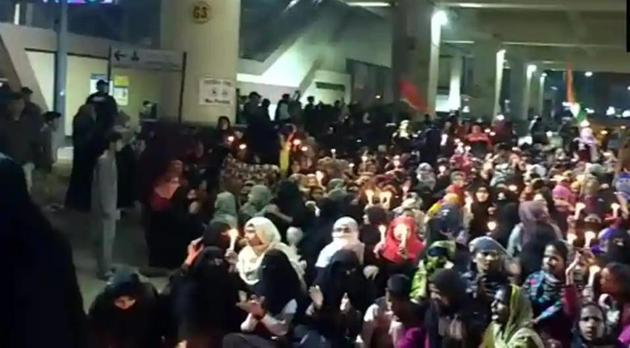 Around 500 people, mostly women, gathered near the Jaffrabad metro station in northeast Delhi on Saturday night in protest against the new citizenship law and the National Register of Citizens. (Photo: ANI/Twitter)